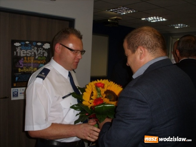 Zdjęcie w galerii na portalu naszwodzislaw.com: Uroczyste wprowadzenie I Zastępcy Komendanta Powiatowego Policji w Wodzisławiu Śląskim oraz Komendanta Komisariatu Policji w Gorzycach  wiadomości z regionu