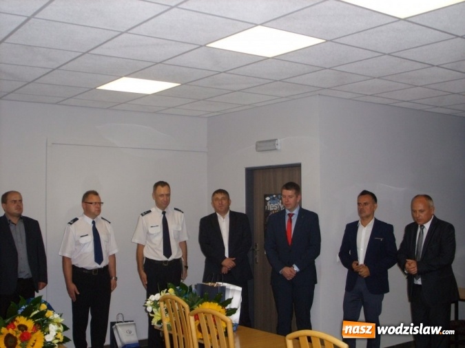 Zdjęcie w galerii na portalu naszwodzislaw.com: Uroczyste wprowadzenie I Zastępcy Komendanta Powiatowego Policji w Wodzisławiu Śląskim oraz Komendanta Komisariatu Policji w Gorzycach  wiadomości z regionu
