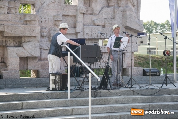 Zdjęcie w galerii na portalu naszwodzislaw.com: Letni koncert w Parku Sensorycznym ROSA. Tym razem wystąpił zespół wokalny Rzuchowianki wiadomości z regionu