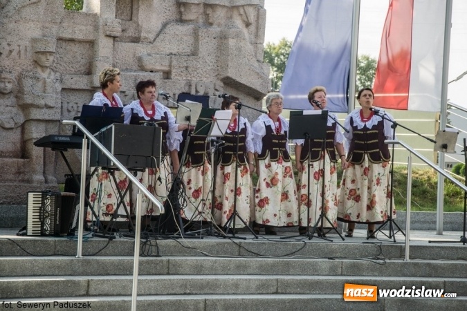 Zdjęcie w galerii na portalu naszwodzislaw.com: Letni koncert w Parku Sensorycznym ROSA. Tym razem wystąpił zespół wokalny Rzuchowianki wiadomości z regionu