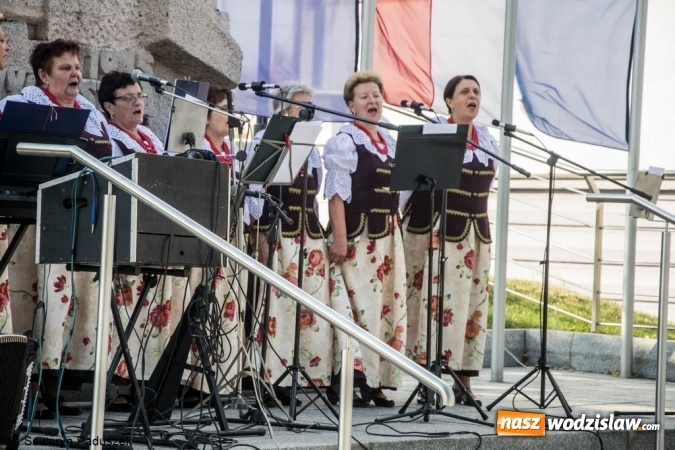 Zdjęcie w galerii na portalu naszwodzislaw.com: Letni koncert w Parku Sensorycznym ROSA. Tym razem wystąpił zespół wokalny Rzuchowianki wiadomości z regionu