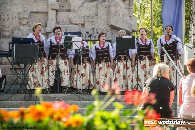 Zdjęcie w galerii na portalu naszwodzislaw.com: Letni koncert w Parku Sensorycznym ROSA. Tym razem wystąpił zespół wokalny Rzuchowianki wiadomości z regionu