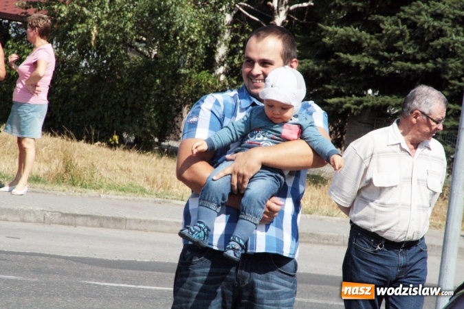 Zdjęcie w galerii na portalu naszwodzislaw.com: Potężny korowód dożynkowy w Gołkowicach! wiadomości z regionu