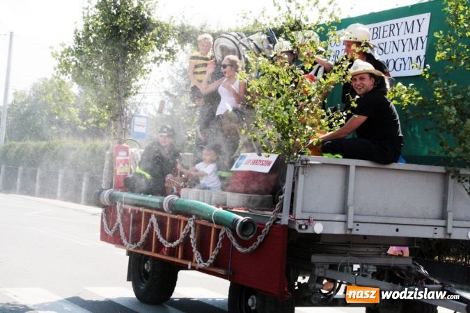 Zdjęcie w galerii na portalu naszwodzislaw.com: Potężny korowód dożynkowy w Gołkowicach! wiadomości z regionu