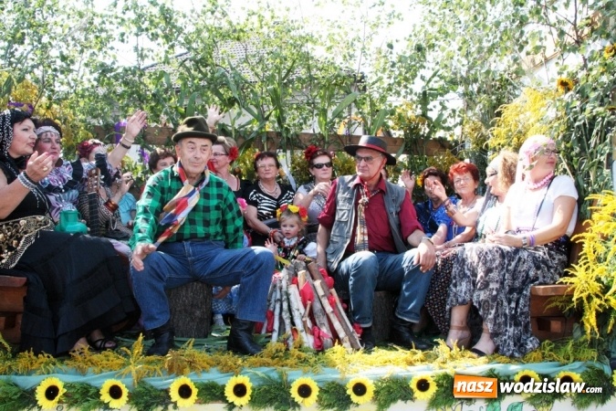 Zdjęcie w galerii na portalu naszwodzislaw.com: Potężny korowód dożynkowy w Gołkowicach! wiadomości z regionu