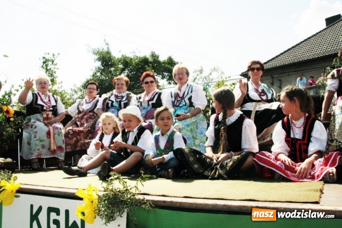 Zdjęcie w galerii na portalu naszwodzislaw.com: Potężny korowód dożynkowy w Gołkowicach! wiadomości z regionu