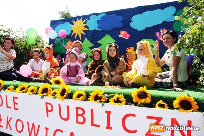 Zdjęcie w galerii na portalu naszwodzislaw.com: Potężny korowód dożynkowy w Gołkowicach! wiadomości z regionu