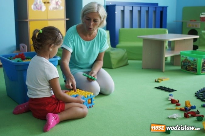Zdjęcie w galerii na portalu naszwodzislaw.com: Mnóstwo rodziców z dziećmi odwiedziło mszańskie przedszkole  wiadomości z regionu
