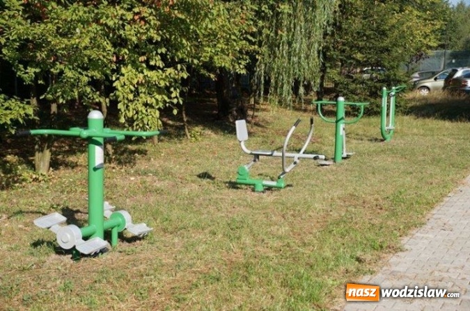 Zdjęcie w galerii na portalu naszwodzislaw.com:  Przy wodzisławskich szkołach powstały nowe place zabaw i siłownie na świeżym powietrzu. Gdzie dokładnie zostały wybudowane?  wiadomości z regionu
