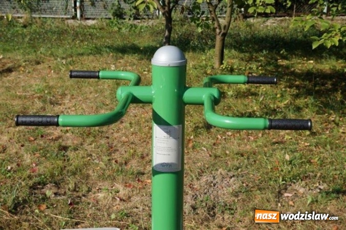 Zdjęcie w galerii na portalu naszwodzislaw.com:  Przy wodzisławskich szkołach powstały nowe place zabaw i siłownie na świeżym powietrzu. Gdzie dokładnie zostały wybudowane?  wiadomości z regionu