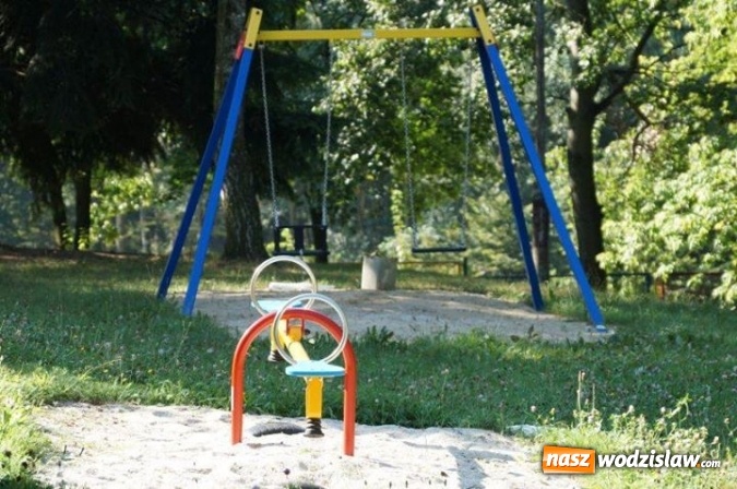Zdjęcie w galerii na portalu naszwodzislaw.com:  Przy wodzisławskich szkołach powstały nowe place zabaw i siłownie na świeżym powietrzu. Gdzie dokładnie zostały wybudowane?  wiadomości z regionu