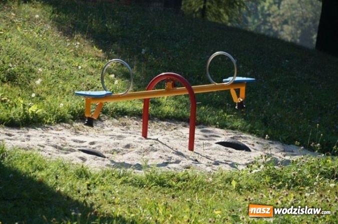 Zdjęcie w galerii na portalu naszwodzislaw.com:  Przy wodzisławskich szkołach powstały nowe place zabaw i siłownie na świeżym powietrzu. Gdzie dokładnie zostały wybudowane?  wiadomości z regionu