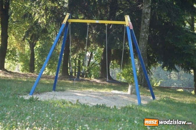 Zdjęcie w galerii na portalu naszwodzislaw.com:  Przy wodzisławskich szkołach powstały nowe place zabaw i siłownie na świeżym powietrzu. Gdzie dokładnie zostały wybudowane?  wiadomości z regionu