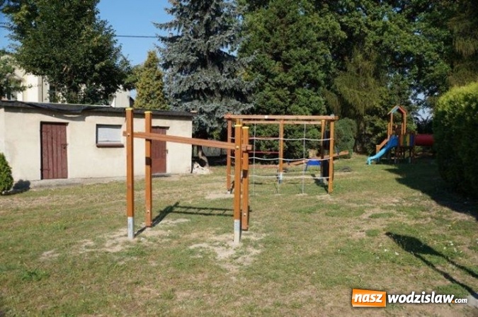 Zdjęcie w galerii na portalu naszwodzislaw.com:  Przy wodzisławskich szkołach powstały nowe place zabaw i siłownie na świeżym powietrzu. Gdzie dokładnie zostały wybudowane?  wiadomości z regionu