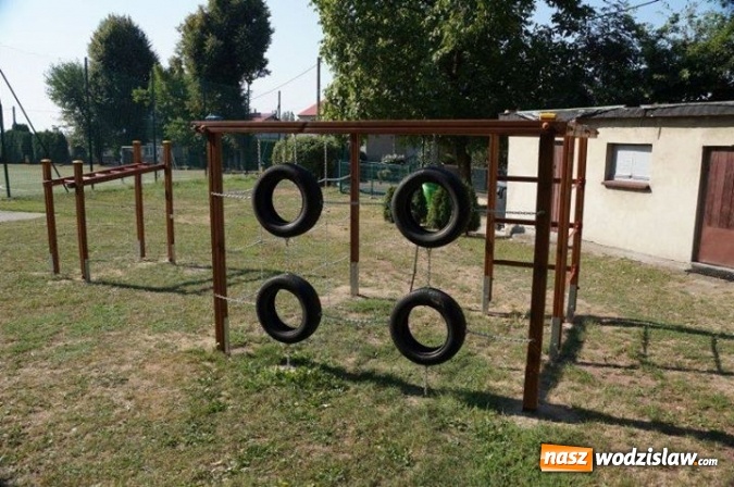Zdjęcie w galerii na portalu naszwodzislaw.com:  Przy wodzisławskich szkołach powstały nowe place zabaw i siłownie na świeżym powietrzu. Gdzie dokładnie zostały wybudowane?  wiadomości z regionu