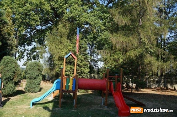 Zdjęcie w galerii na portalu naszwodzislaw.com:  Przy wodzisławskich szkołach powstały nowe place zabaw i siłownie na świeżym powietrzu. Gdzie dokładnie zostały wybudowane?  wiadomości z regionu