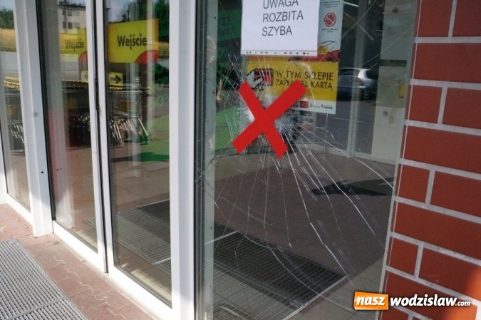 Zdjęcie w galerii na portalu naszwodzislaw.com: Mieszkaniec Radlina zdemolował trzy obiekty handlowe. Straty oszacowano na ponad 10 tys. złotych! wiadomości z regionu