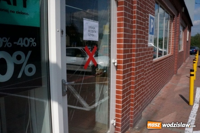 Zdjęcie w galerii na portalu naszwodzislaw.com: Mieszkaniec Radlina zdemolował trzy obiekty handlowe. Straty oszacowano na ponad 10 tys. złotych! wiadomości z regionu