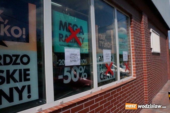 Zdjęcie w galerii na portalu naszwodzislaw.com: Mieszkaniec Radlina zdemolował trzy obiekty handlowe. Straty oszacowano na ponad 10 tys. złotych! wiadomości z regionu