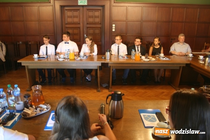 Zdjęcie w galerii na portalu naszwodzislaw.com: Uroczyste ślubowanie rozpoczęło I sesję Młodzieżowej Rady Miasta w Rydułtowach wiadomości z regionu