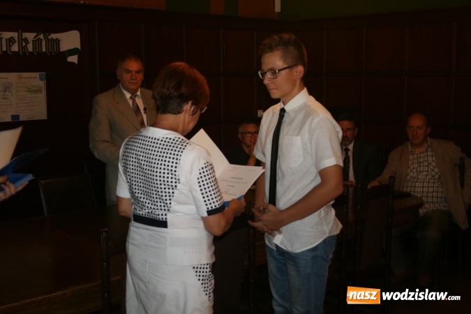 Zdjęcie w galerii na portalu naszwodzislaw.com: Uroczyste ślubowanie rozpoczęło I sesję Młodzieżowej Rady Miasta w Rydułtowach wiadomości z regionu