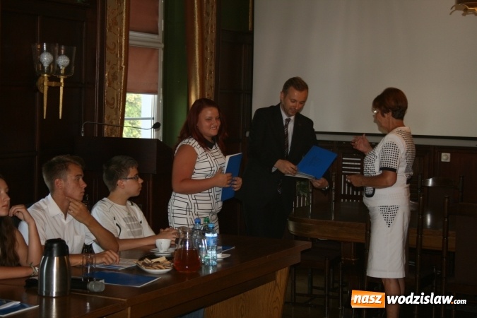 Zdjęcie w galerii na portalu naszwodzislaw.com: Uroczyste ślubowanie rozpoczęło I sesję Młodzieżowej Rady Miasta w Rydułtowach wiadomości z regionu