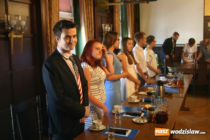 Zdjęcie w galerii na portalu naszwodzislaw.com: Uroczyste ślubowanie rozpoczęło I sesję Młodzieżowej Rady Miasta w Rydułtowach wiadomości z regionu