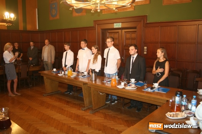 Zdjęcie w galerii na portalu naszwodzislaw.com: Uroczyste ślubowanie rozpoczęło I sesję Młodzieżowej Rady Miasta w Rydułtowach wiadomości z regionu