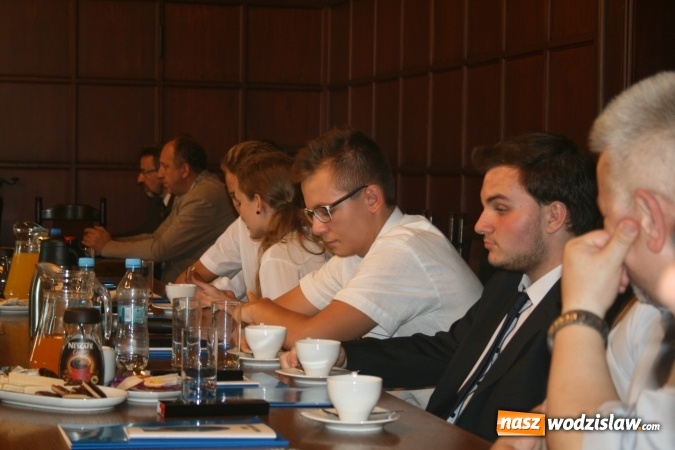 Zdjęcie w galerii na portalu naszwodzislaw.com: Uroczyste ślubowanie rozpoczęło I sesję Młodzieżowej Rady Miasta w Rydułtowach wiadomości z regionu
