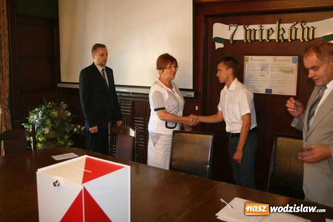 Zdjęcie w galerii na portalu naszwodzislaw.com: Uroczyste ślubowanie rozpoczęło I sesję Młodzieżowej Rady Miasta w Rydułtowach wiadomości z regionu