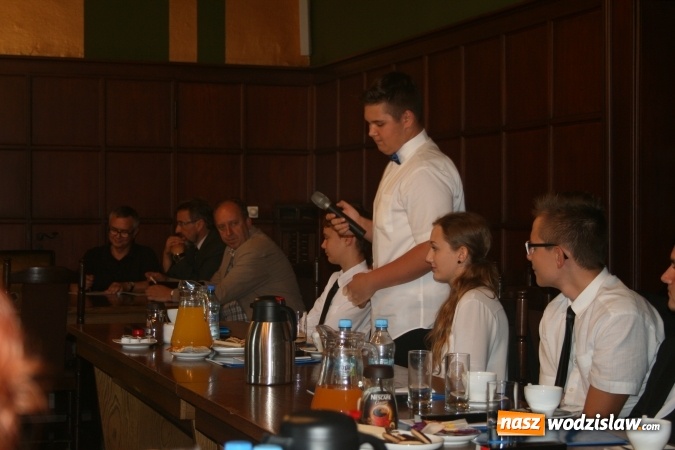 Zdjęcie w galerii na portalu naszwodzislaw.com: Uroczyste ślubowanie rozpoczęło I sesję Młodzieżowej Rady Miasta w Rydułtowach wiadomości z regionu