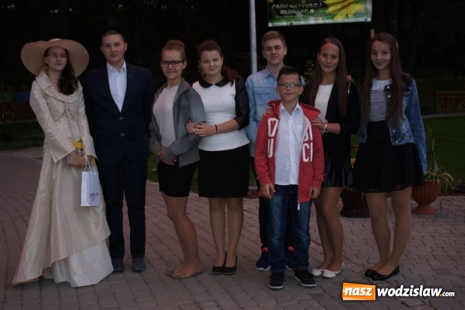 Zdjęcie w galerii na portalu naszwodzislaw.com: Narodowe Czytanie w Mszanie: po parkowych alejkach przechadzała się Izabela z Wokulskim wiadomości z regionu