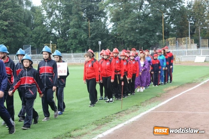 Zdjęcie w galerii na portalu naszwodzislaw.com: Zacięta rywalizacja strażak&oacute;w podczas zawod&oacute;w pożarniczych wiadomości z regionu