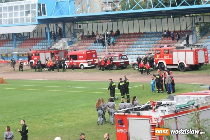Zdjęcie w galerii na portalu naszwodzislaw.com: Zacięta rywalizacja strażak&oacute;w podczas zawod&oacute;w pożarniczych wiadomości z regionu