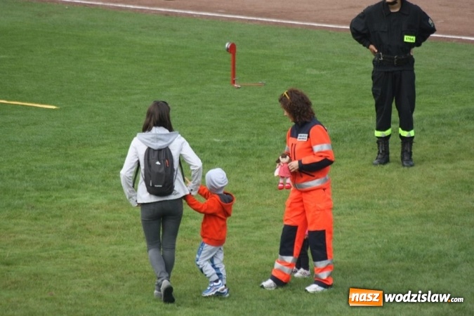 Zdjęcie w galerii na portalu naszwodzislaw.com: Zacięta rywalizacja strażak&oacute;w podczas zawod&oacute;w pożarniczych wiadomości z regionu