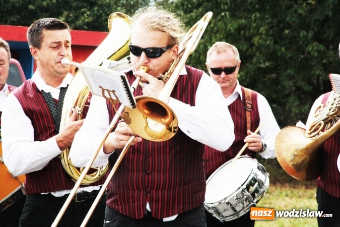 Zdjęcie w galerii na portalu naszwodzislaw.com: Ogromny korow&oacute;d dożynkowy w Bukowie wiadomości z regionu