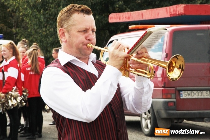 Zdjęcie w galerii na portalu naszwodzislaw.com: Ogromny korow&oacute;d dożynkowy w Bukowie wiadomości z regionu