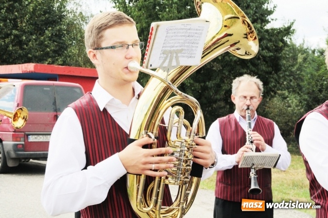 Zdjęcie w galerii na portalu naszwodzislaw.com: Ogromny korow&oacute;d dożynkowy w Bukowie wiadomości z regionu