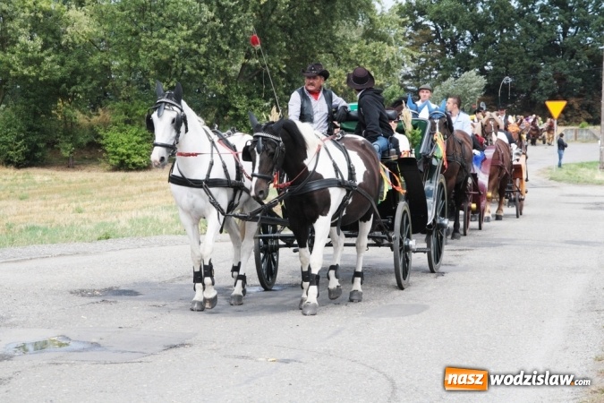Zdjęcie w galerii na portalu naszwodzislaw.com: Ogromny korow&oacute;d dożynkowy w Bukowie wiadomości z regionu