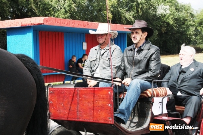 Zdjęcie w galerii na portalu naszwodzislaw.com: Ogromny korow&oacute;d dożynkowy w Bukowie wiadomości z regionu