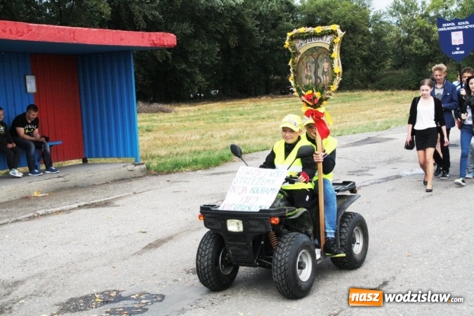 Zdjęcie w galerii na portalu naszwodzislaw.com: Ogromny korow&oacute;d dożynkowy w Bukowie wiadomości z regionu