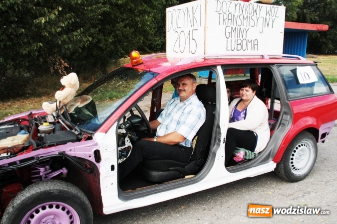 Zdjęcie w galerii na portalu naszwodzislaw.com: Ogromny korow&oacute;d dożynkowy w Bukowie wiadomości z regionu