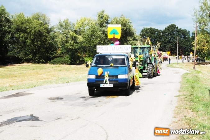 Zdjęcie w galerii na portalu naszwodzislaw.com: Ogromny korow&oacute;d dożynkowy w Bukowie wiadomości z regionu