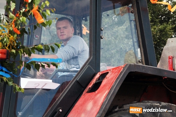 Zdjęcie w galerii na portalu naszwodzislaw.com: Ogromny korow&oacute;d dożynkowy w Bukowie wiadomości z regionu