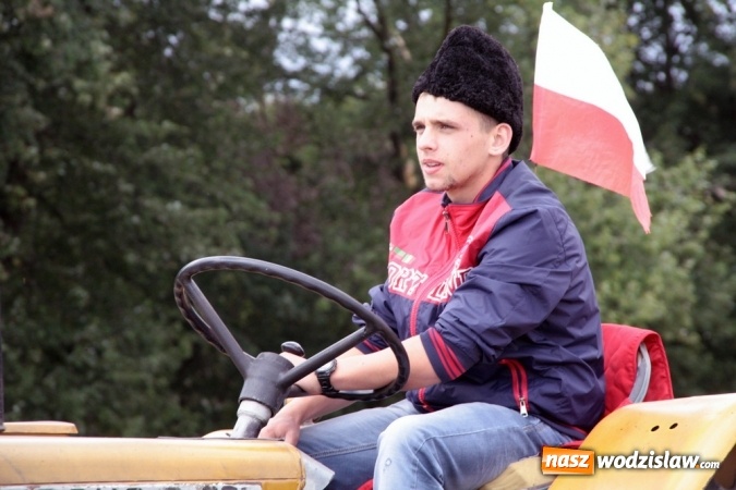 Zdjęcie w galerii na portalu naszwodzislaw.com: Ogromny korow&oacute;d dożynkowy w Bukowie wiadomości z regionu