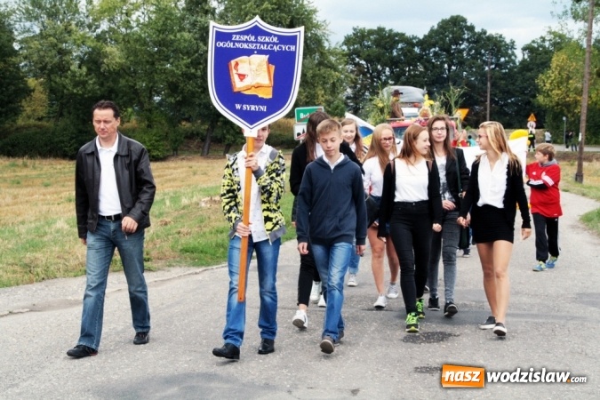 Zdjęcie w galerii na portalu naszwodzislaw.com: Ogromny korow&oacute;d dożynkowy w Bukowie wiadomości z regionu