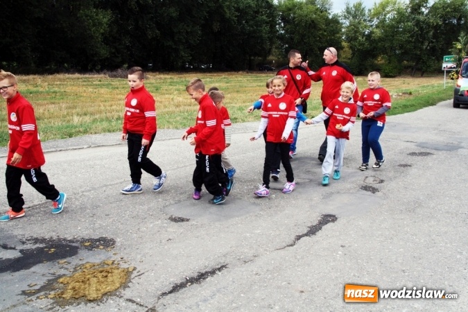 Zdjęcie w galerii na portalu naszwodzislaw.com: Ogromny korow&oacute;d dożynkowy w Bukowie wiadomości z regionu