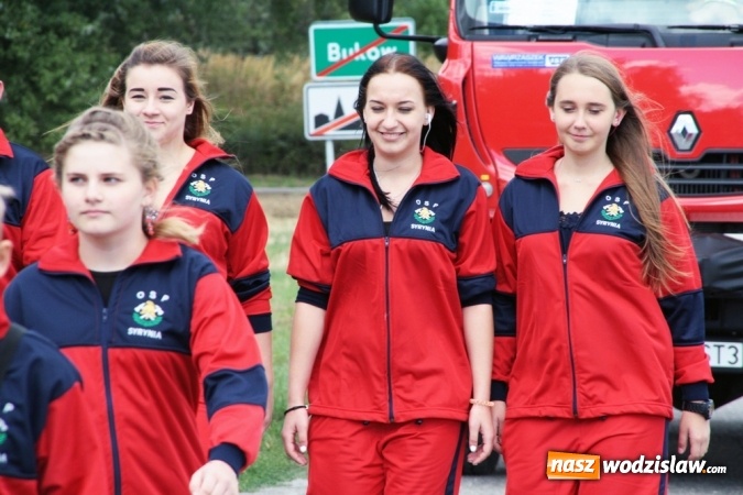 Zdjęcie w galerii na portalu naszwodzislaw.com: Ogromny korow&oacute;d dożynkowy w Bukowie wiadomości z regionu