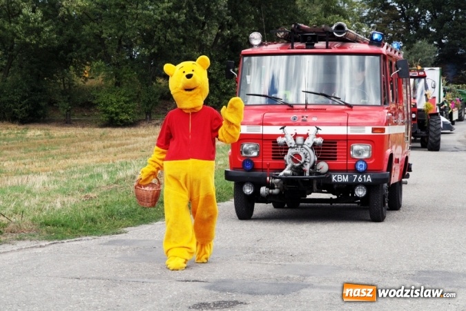 Zdjęcie w galerii na portalu naszwodzislaw.com: Ogromny korow&oacute;d dożynkowy w Bukowie wiadomości z regionu