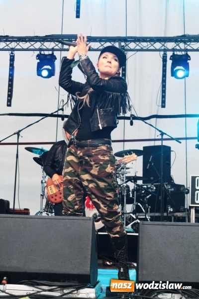 Zdjęcie w galerii na portalu naszwodzislaw.com: Donatan & Cleo oraz grupa Dżem na finał dożynek w Bukowie wiadomości z regionu